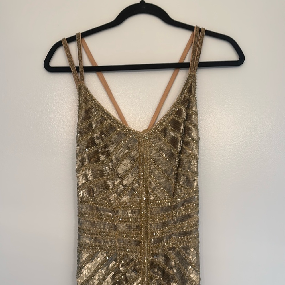 Perfect gold sequin Theia dress size four. Worn once. Perfect for NYE.